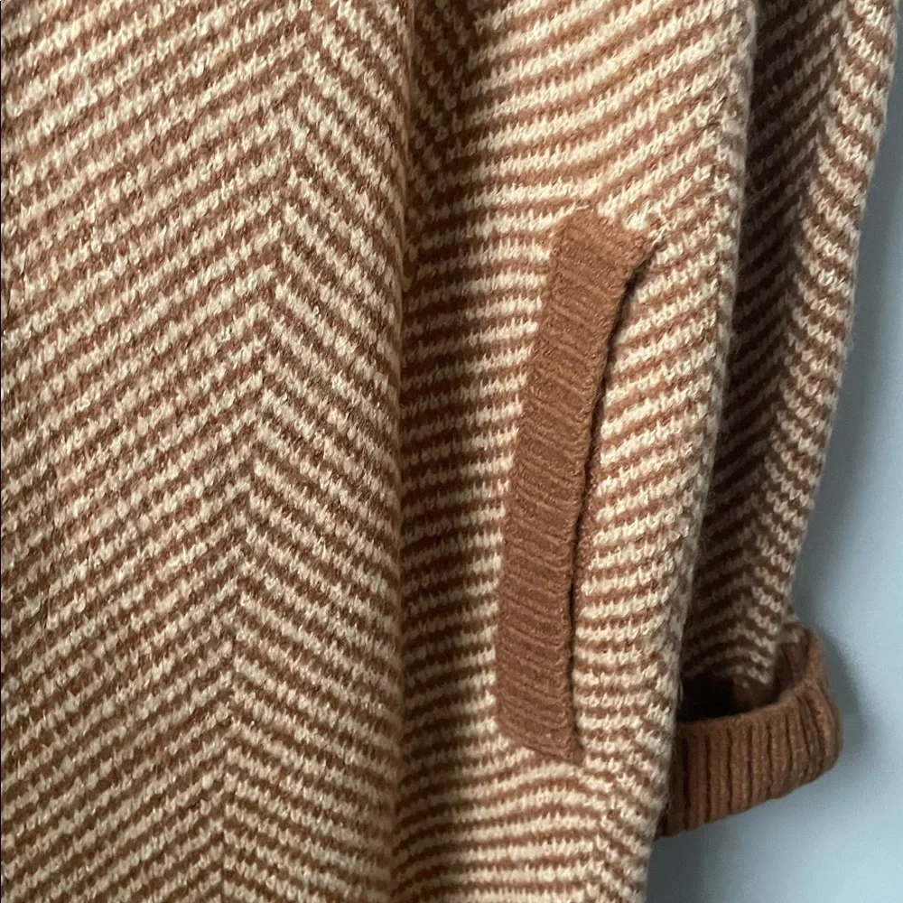 Badgley Mischka Long Tan Herringbone Cardigan NWT - Picture 7 of 8